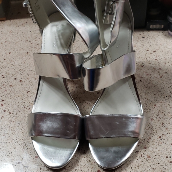 Calvin Klein SILVER SANDALS SZ 8.5 - Picture 2 of 11